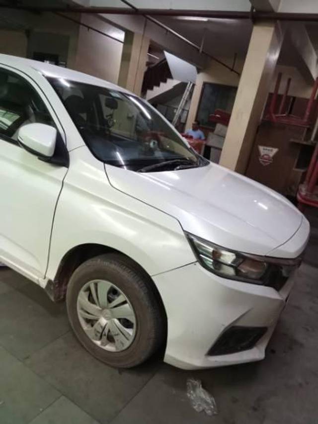 https://images10.gaadi.com/usedcar_image/4628664/original/processed_bbb34b9f-7719-42d2-b544-4961fe828b30.jpg?imwidth=6402