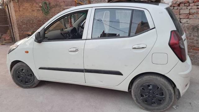 https://images10.gaadi.com/usedcar_image/4628675/original/processed_4a18a8c1-b83f-4a87-af14-7dab26529b56.jpg?imwidth=6402