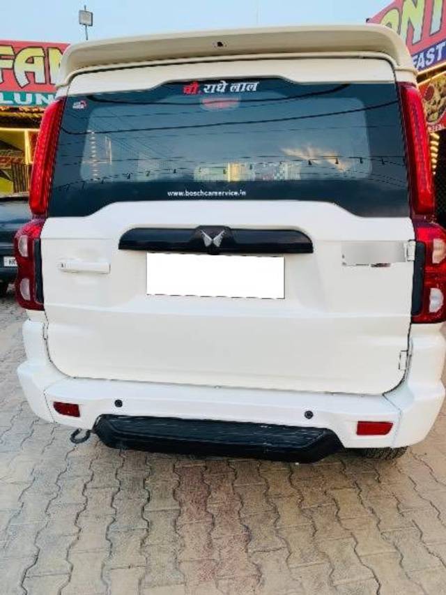 https://images10.gaadi.com/usedcar_image/4628709/original/processed_88362c55-310c-461c-92c3-f7d7a3f1ae7b.jpeg?imwidth=6401