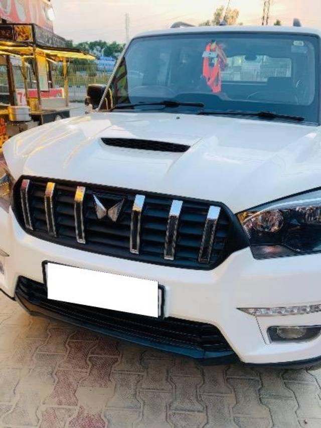 https://images10.gaadi.com/usedcar_image/4628709/original/processed_e04b8b14-c1fe-42bc-91e1-a47fdafc57bc.jpeg?imwidth=6402