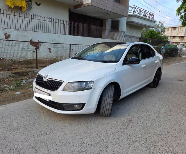 https://images10.gaadi.com/usedcar_image/4628719/original/processed_2848da2f48b733865c81b3416f50649f.jpg?imwidth=6402