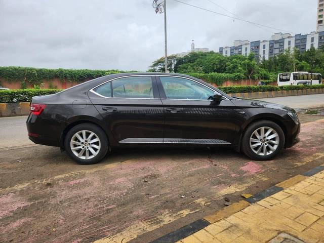 https://images10.gaadi.com/usedcar_image/4628734/original/processed_e48602766a71543ac2b8431f0cfaa381.jpg?imwidth=6401