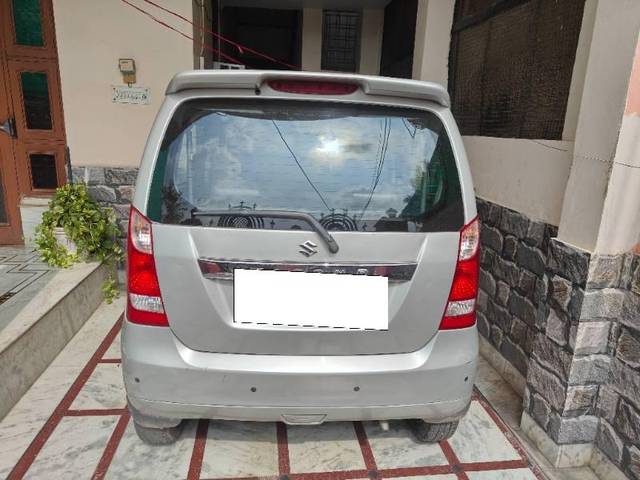 https://images10.gaadi.com/usedcar_image/4628748/original/processed_c5c03e02-5fac-44b7-9998-2dc9ed84277c.jpg?imwidth=6401