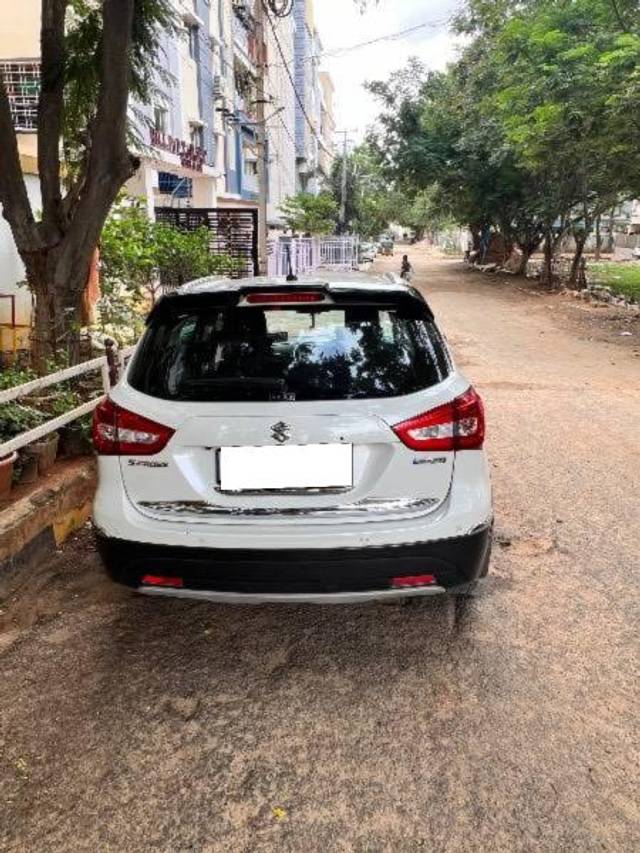 https://images10.gaadi.com/usedcar_image/4628765/original/processed_fce4bb60-189d-43be-a2de-ea67d8c8e209.jpeg?imwidth=6402