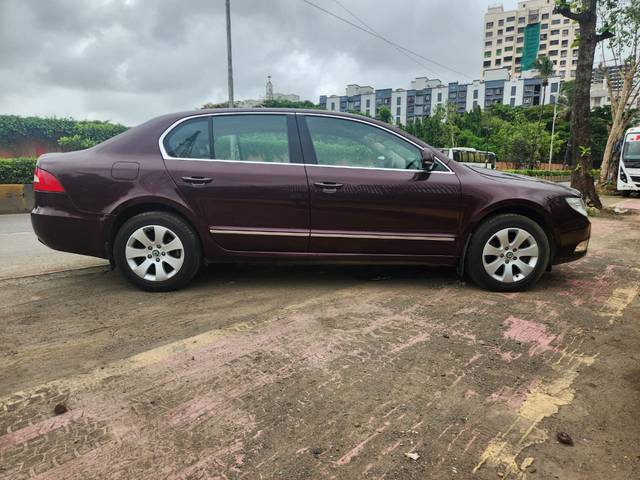https://images10.gaadi.com/usedcar_image/4628795/original/dd7e7eff6dd5e1fa599bb21040185f34.jpg?imwidth=6401