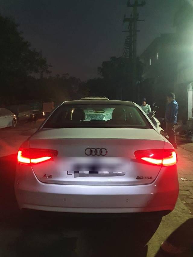 https://images10.gaadi.com/usedcar_image/4628796/original/processed_4509c858d637f35f61b16d16a088136c.jpg?imwidth=6401