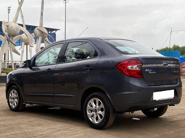 https://images10.gaadi.com/usedcar_image/4628802/original/processed_0b4f436fe4228574d543b277f0a2fd81.jpg?imwidth=6402