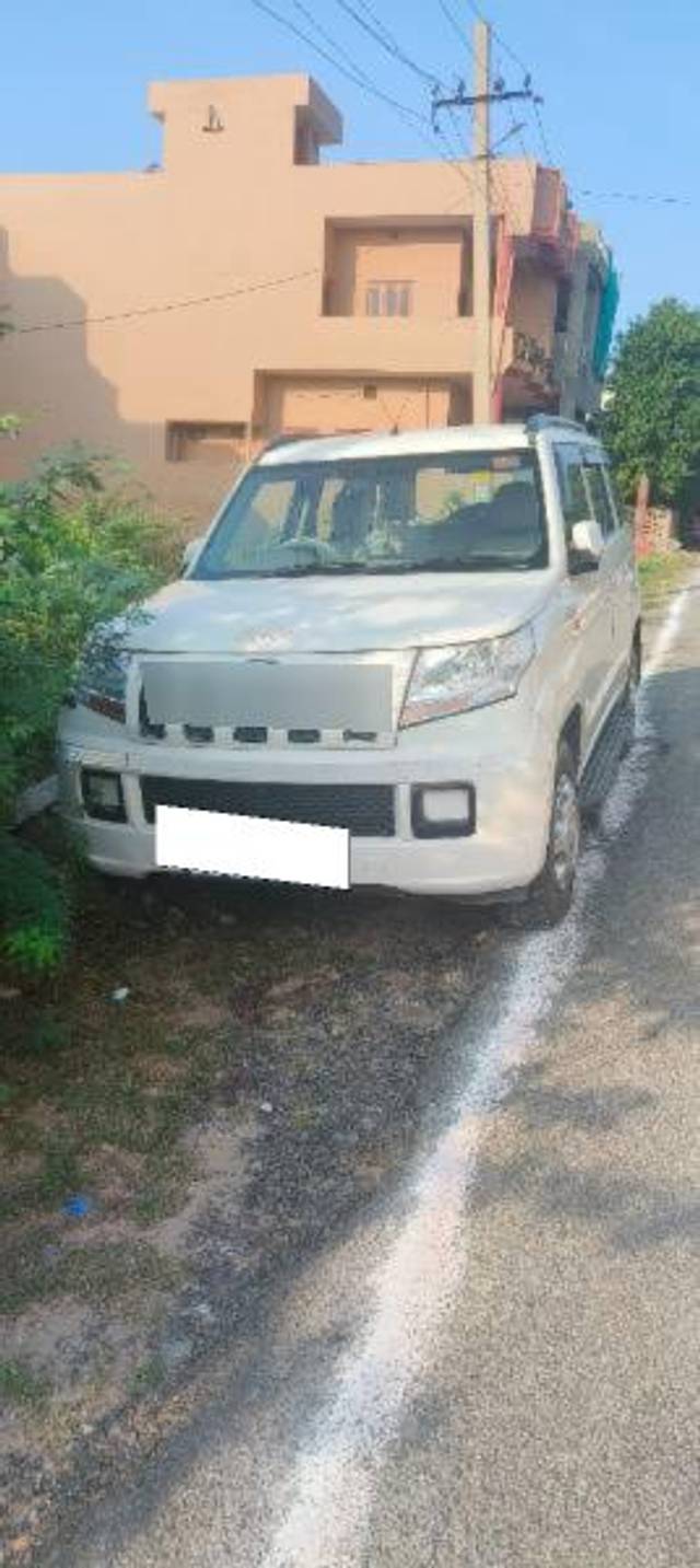 https://images10.gaadi.com/usedcar_image/4628821/original/processed_da9f9e27-3616-4ddb-b463-934732568d1d.jpg?imwidth=6400