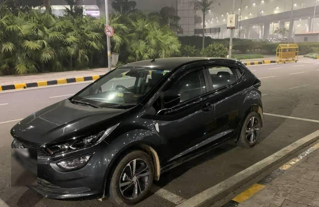 https://images10.gaadi.com/usedcar_image/4628860/original/c4dfd7f4-8c71-47da-a8f0-23ba09dd6fe3.png?imwidth=6402