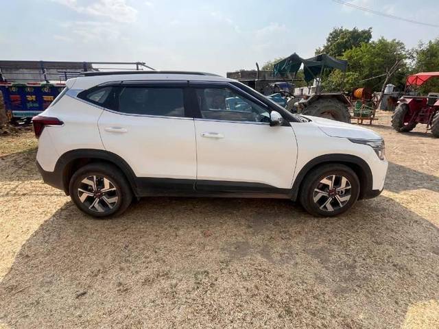 https://images10.gaadi.com/usedcar_image/4628872/original/processed_975e7916-a13a-440e-85ab-cf263fb80e04.jpg?imwidth=6400