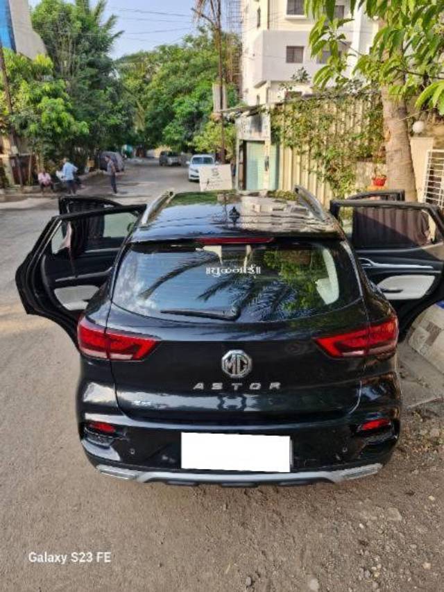 https://images10.gaadi.com/usedcar_image/4628885/original/processed_61c1fe1c-79c4-4bc1-8bad-39b01aad2742.jpg?imwidth=6402