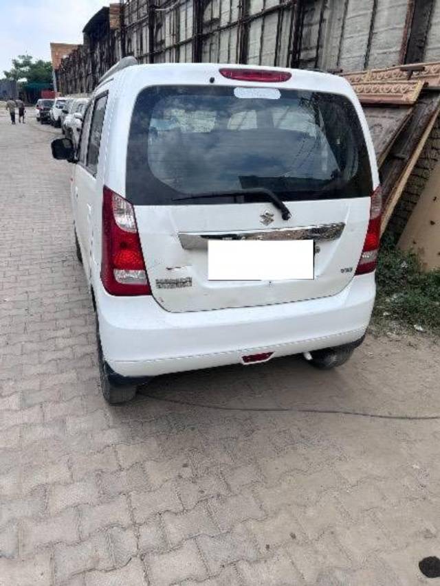 https://images10.gaadi.com/usedcar_image/4628899/original/processed_b3dcf196-8e89-44aa-8d4a-c950c397c6cd.jpeg?imwidth=6401