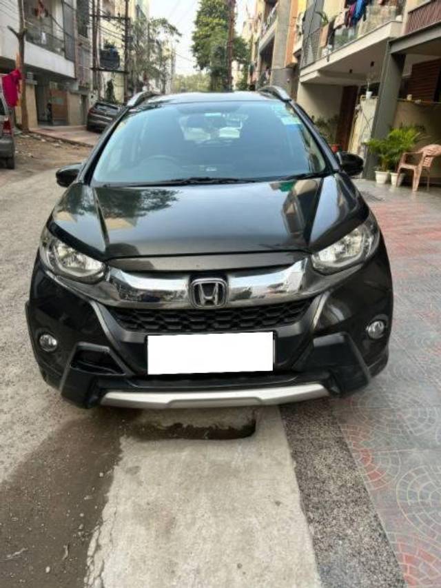 https://images10.gaadi.com/usedcar_image/4628974/original/processed_b4015482-4cce-4e52-9e26-5b4088a6391d.jpeg?imwidth=6400
