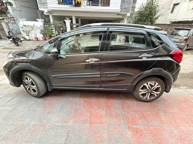 https://images10.gaadi.com/usedcar_image/4628974/original/processed_f9bd32a7-9026-4d2a-81e5-e163f462000d.jpeg?imwidth=6402