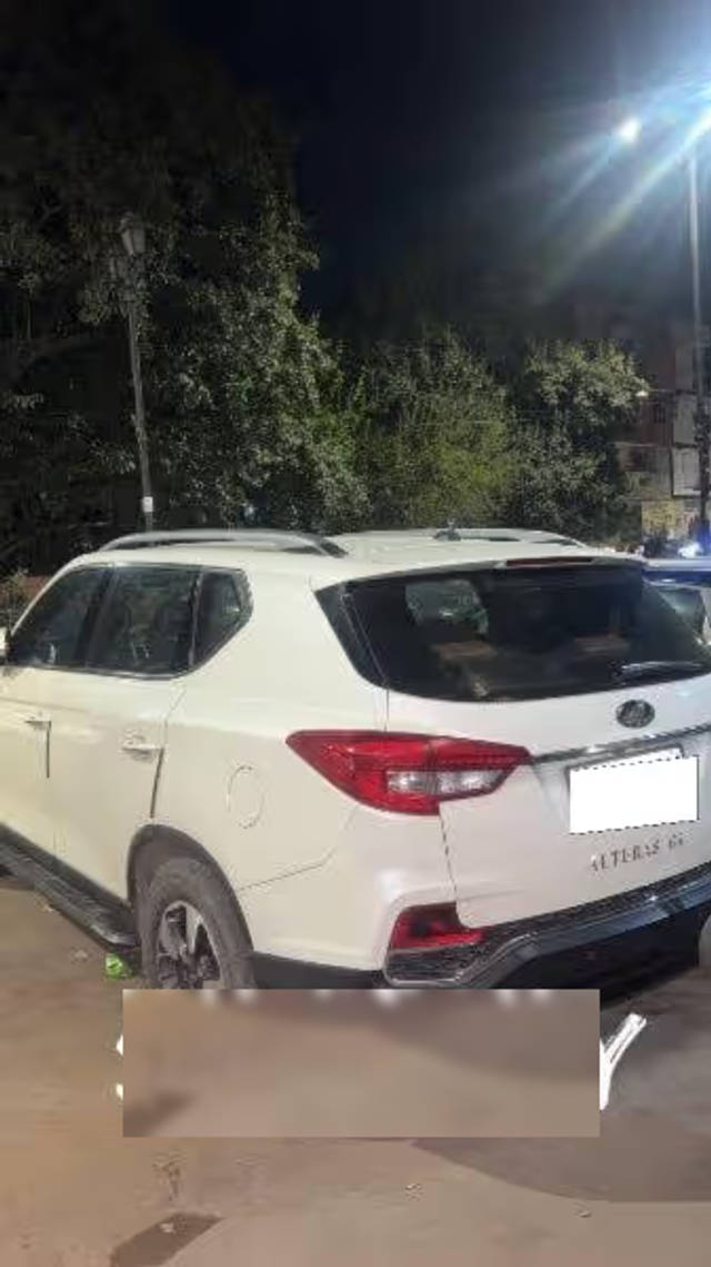 https://images10.gaadi.com/usedcar_image/4628987/original/a2e4dd19-f781-4949-89b0-6e6040684d73.png?imwidth=6401