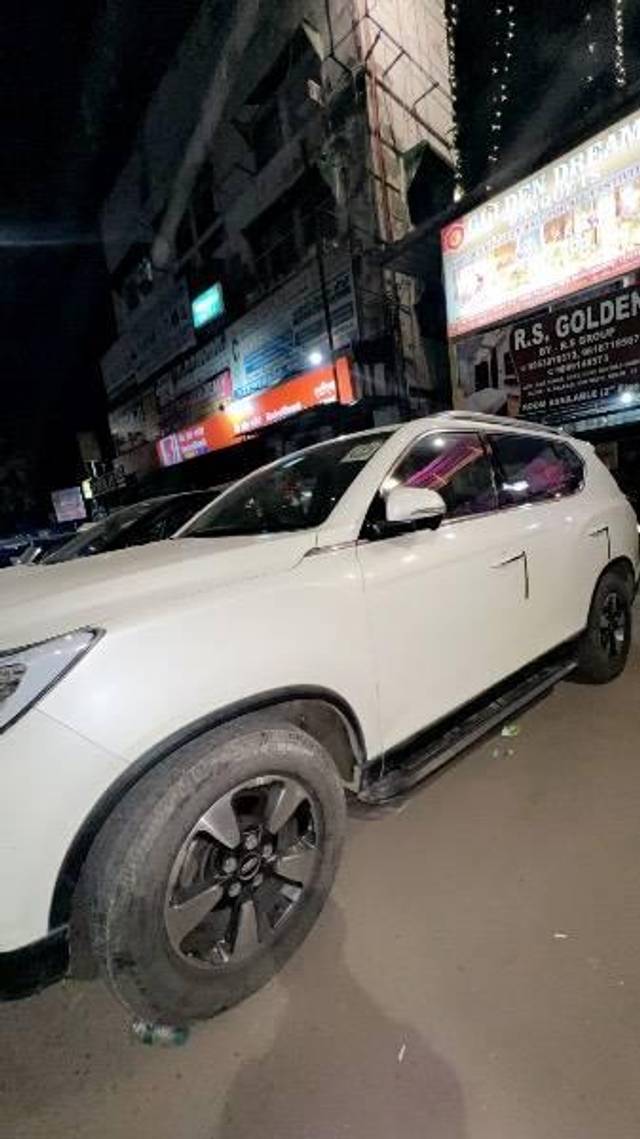https://images10.gaadi.com/usedcar_image/4628987/original/processed_cd7e9c4d-f640-4b1c-b512-2d0ab0b3d3d7.jpeg?imwidth=6400