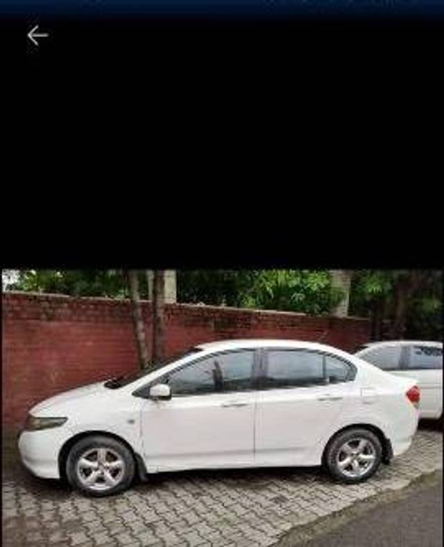 https://images10.gaadi.com/usedcar_image/4628991/original/processed_fd8f204b-d4d9-4805-9c16-aec5e2e75cea.jpeg?imwidth=6401