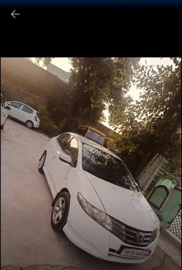 https://images10.gaadi.com/usedcar_image/4629004/original/processed_1efb0668-9f2e-4b63-911b-27ab26282cd3.jpeg?imwidth=6400