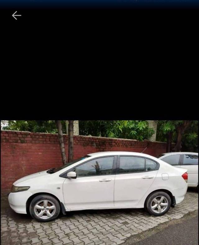 https://images10.gaadi.com/usedcar_image/4629004/original/processed_d31229b5-77d9-4ed1-b56c-573db35bf324.jpeg?imwidth=6401