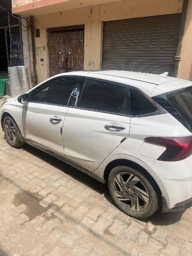 https://images10.gaadi.com/usedcar_image/4629019/original/processed_0b33e779-3905-48ef-9eba-7ac47ad6ed00.jpeg?imwidth=6401