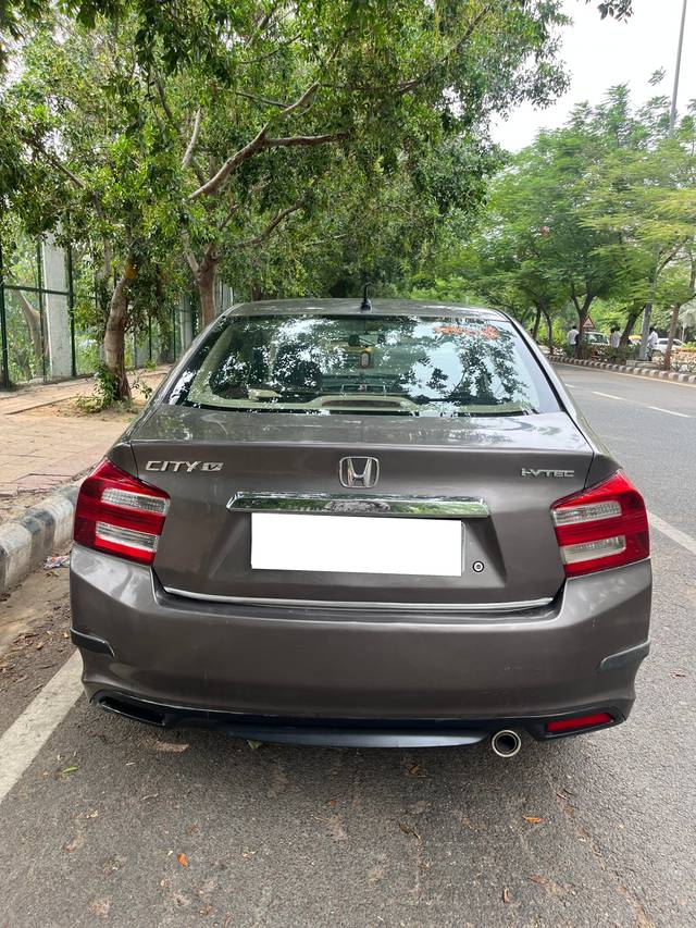 https://images10.gaadi.com/usedcar_image/4629020/original/processed_5212b0c721d1b54a0690e13fac33a5fb.jpg?imwidth=6402