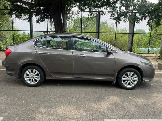 https://images10.gaadi.com/usedcar_image/4629020/original/processed_b936aea4a0d2e463b2fd5f058c184090.jpg?imwidth=6401