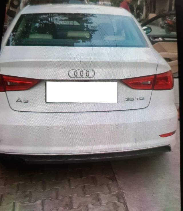 https://images10.gaadi.com/usedcar_image/4629045/original/processed_99a2533a-e194-4ee3-9bd4-9e8410e72554.jpg?imwidth=6401