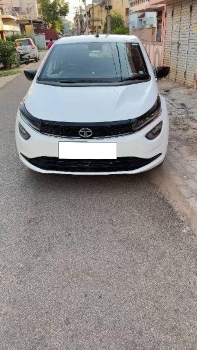 https://images10.gaadi.com/usedcar_image/4629073/original/processed_120cf620-5b90-457f-8a0c-7f9a8917ec32.jpg?imwidth=6400