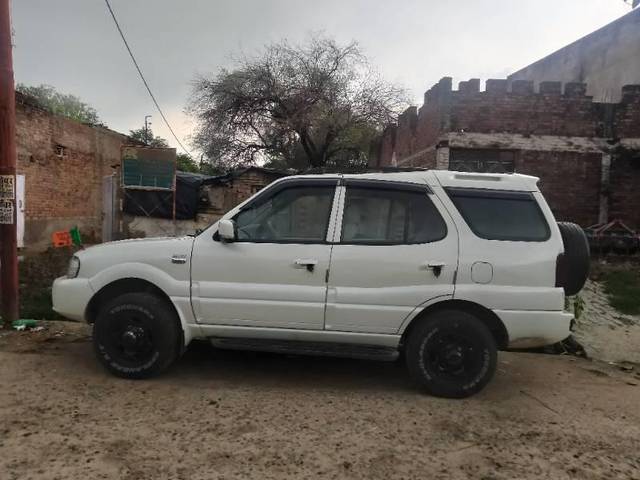 https://images10.gaadi.com/usedcar_image/4629081/original/processed_e72f13ca-06ae-4d7a-b0b8-4a162acbc063.jpg?imwidth=6401