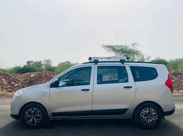 https://images10.gaadi.com/usedcar_image/4629093/original/processed_936928c7-3977-46da-8348-8a38fdaf26c6.jpg?imwidth=6402