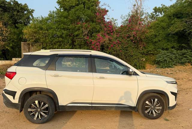 https://images10.gaadi.com/usedcar_image/4629098/original/processed_b2313368-bebd-4e60-86b5-709f2cf64643.jpg?imwidth=6401