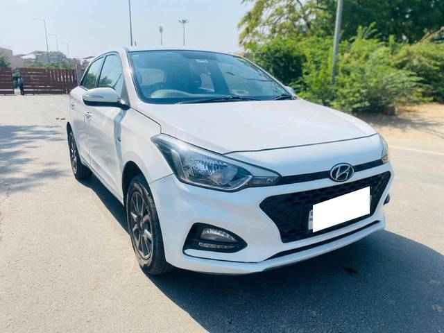 https://images10.gaadi.com/usedcar_image/4629142/original/processed_444643c9-ab1c-48f1-832d-ceeb00f6cf45.jpg?imwidth=6400