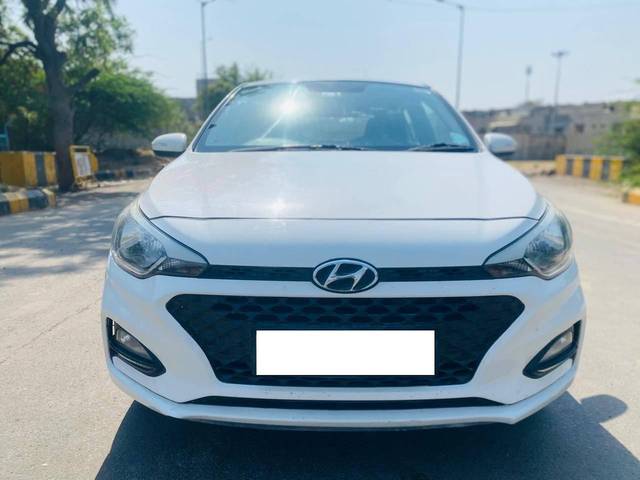https://images10.gaadi.com/usedcar_image/4629142/original/processed_5ba8a455-6d19-43a6-9bfb-69b5a16f4e15.jpg?imwidth=6402