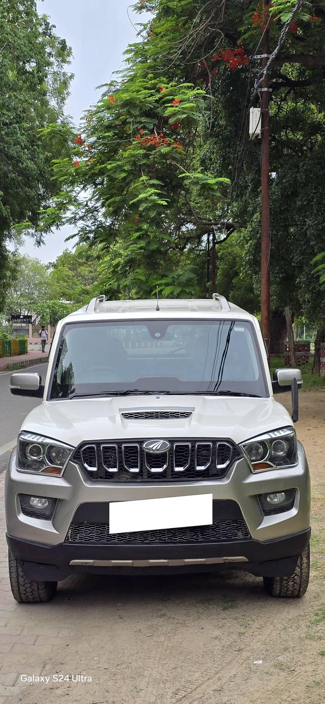 https://images10.gaadi.com/usedcar_image/4629145/original/processed_30e8d18b035fb7c66d3b1559d5fe6ae2.jpg?imwidth=6400