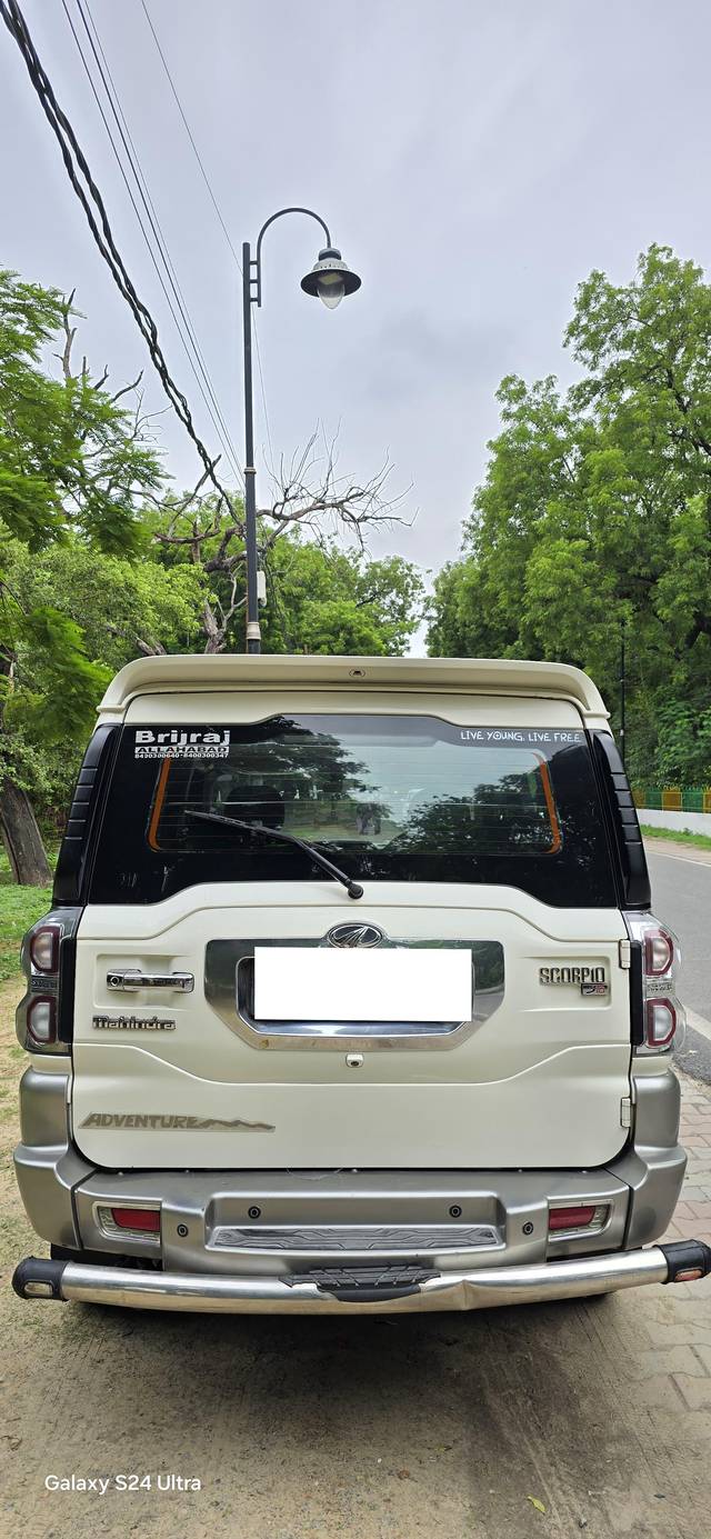 https://images10.gaadi.com/usedcar_image/4629145/original/processed_c4174266c8c990109f47327fb1d9283d.jpg?imwidth=6402