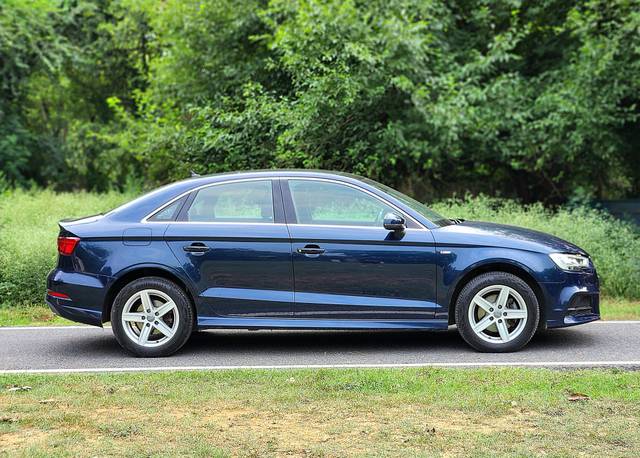https://images10.gaadi.com/usedcar_image/4629172/original/processed_310e741e087fb5702ee0097d16720bc9.jpg?imwidth=6401