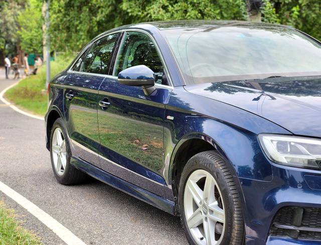 https://images10.gaadi.com/usedcar_image/4629172/original/processed_f04edbcb5416b4852ce4b036841c1b0b.jpg?imwidth=6400