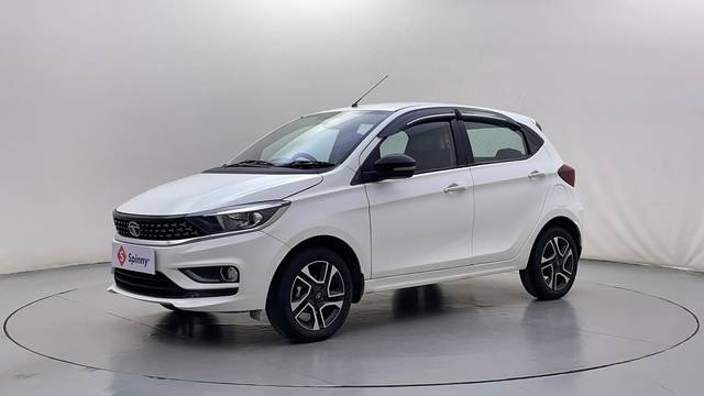 https://images10.gaadi.com/usedcar_image/4629228/original/5a62a46cdc8fbde53f6faf20b0eaf702.JPG?imwidth=6400