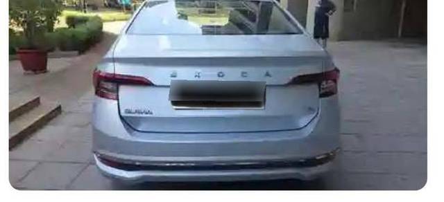 https://images10.gaadi.com/usedcar_image/4629255/original/processed_processed_312806e5-6c33-4167-aed4-346198ef7858.jpeg?imwidth=6401