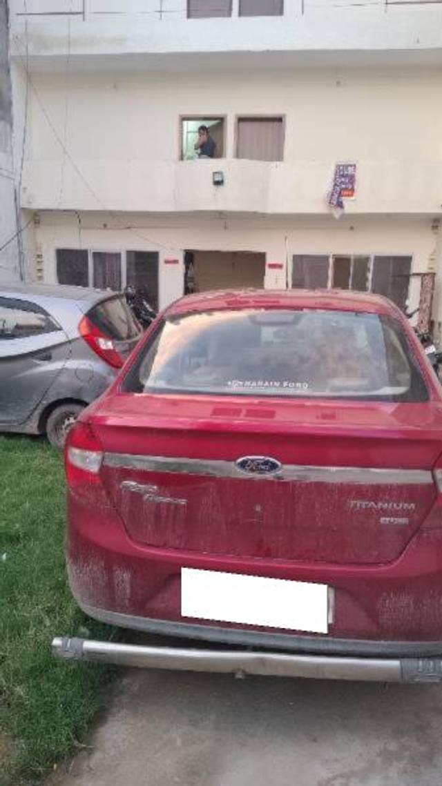 https://images10.gaadi.com/usedcar_image/4629277/original/processed_749571b6-e8d8-43ef-9fac-b88b55f38c56.jpeg?imwidth=6401