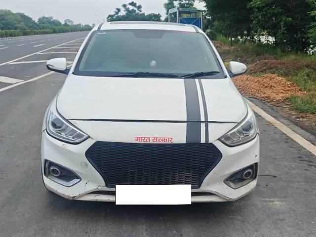 https://images10.gaadi.com/usedcar_image/4629287/original/processed_5372cd4d-bf93-4447-ba5c-763d4d88585c.jpg?imwidth=6402