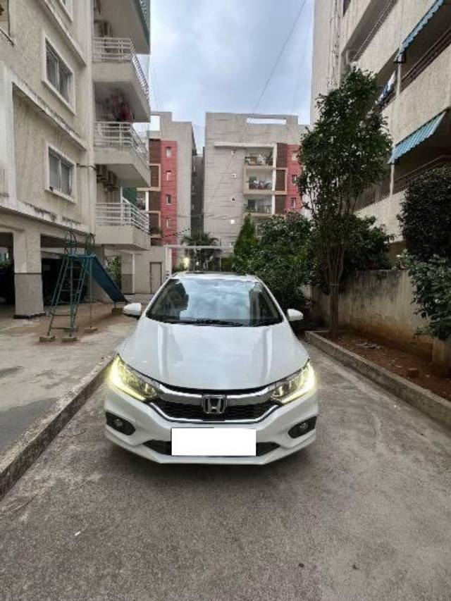 https://images10.gaadi.com/usedcar_image/4629289/original/processed_4a6cacbf-6854-430c-8072-d014c01df5dc.jpeg?imwidth=6400