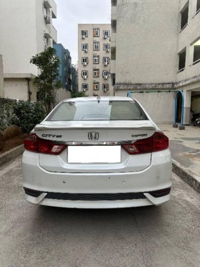 https://images10.gaadi.com/usedcar_image/4629289/original/processed_7dd0470c-f636-4483-9327-4b86e9ce1a4f.jpeg?imwidth=6402