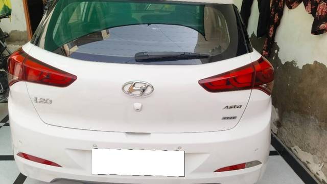 https://images10.gaadi.com/usedcar_image/4629292/original/processed_4968bd2e-13df-46cb-b956-12810f42f498.jpg?imwidth=6401