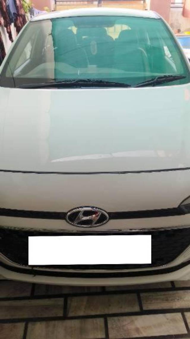 https://images10.gaadi.com/usedcar_image/4629292/original/processed_fa8d6020-d589-4122-9670-04df7491ffea.jpg?imwidth=6400