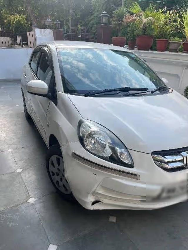 https://images10.gaadi.com/usedcar_image/4629298/original/d371c36d-d142-42ea-9116-81269dd5e3db.png?imwidth=6401
