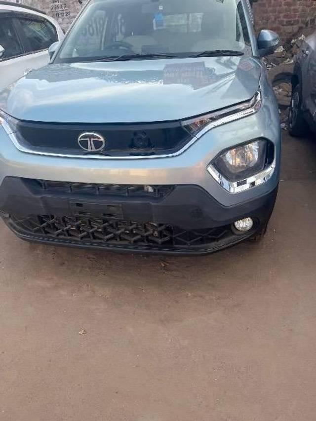 https://images10.gaadi.com/usedcar_image/4629309/original/processed_5ab39764-cf1c-4555-b217-92187782bd62.jpeg?imwidth=6400