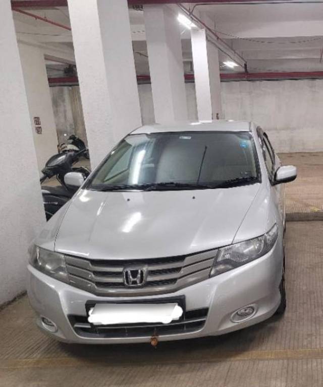 https://images10.gaadi.com/usedcar_image/4629313/original/processed_57b2adad-f408-42dd-adda-d8c13064599a.jpg?imwidth=6400