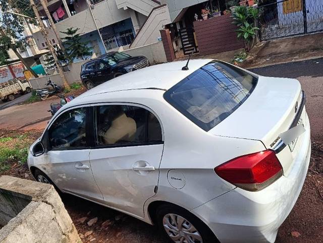https://images10.gaadi.com/usedcar_image/4629330/original/processed_3ff0c2e7-26cb-4c5d-9a10-f75b52ad6ac9.jpg?imwidth=6402