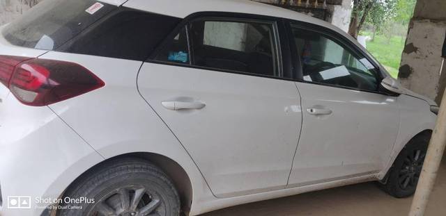 https://images10.gaadi.com/usedcar_image/4629371/original/processed_885e6e3a-3bc0-4b4a-ad85-eb782cf4d002.jpg?imwidth=6402